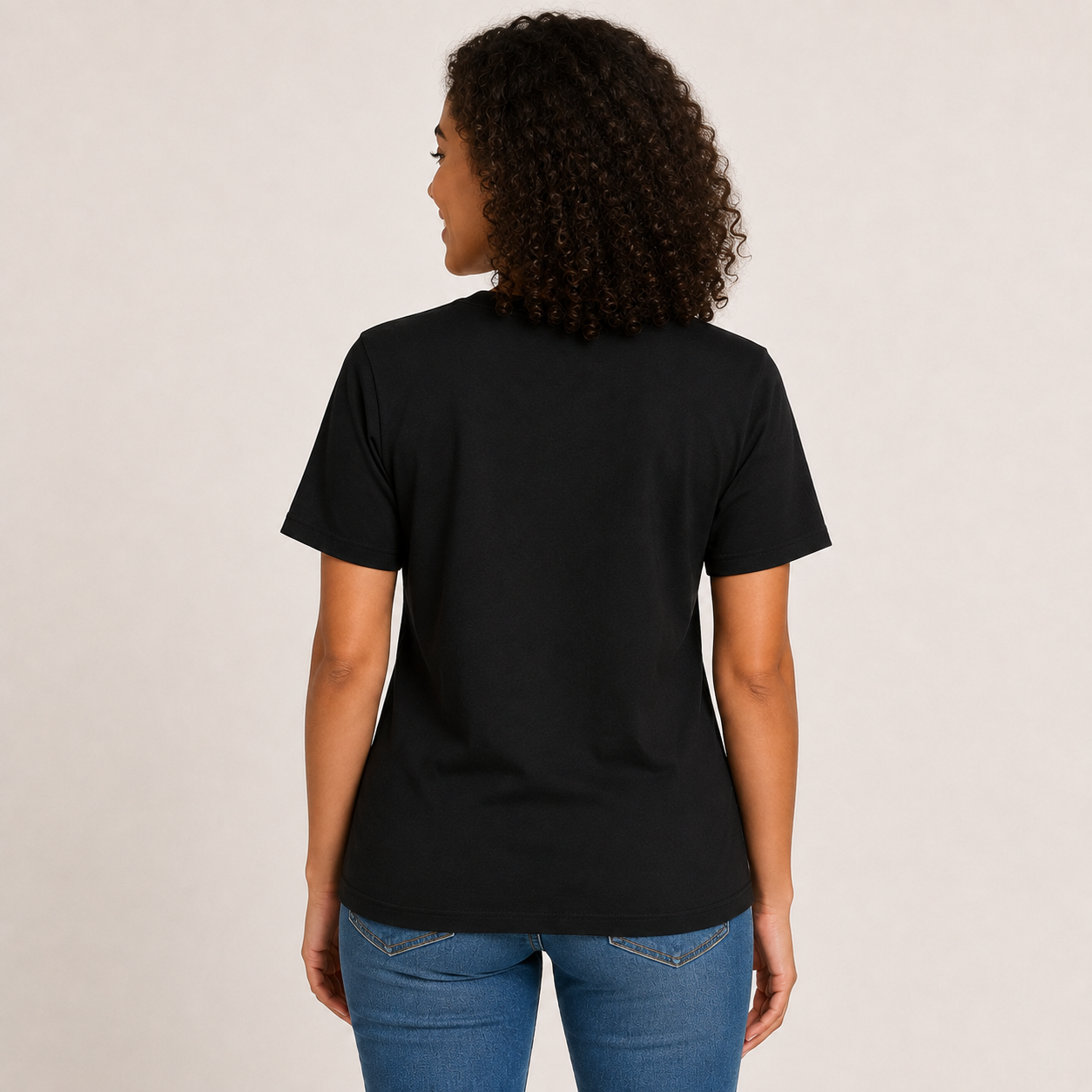 camiseta-jesus-leao-preta-modelo-costas
