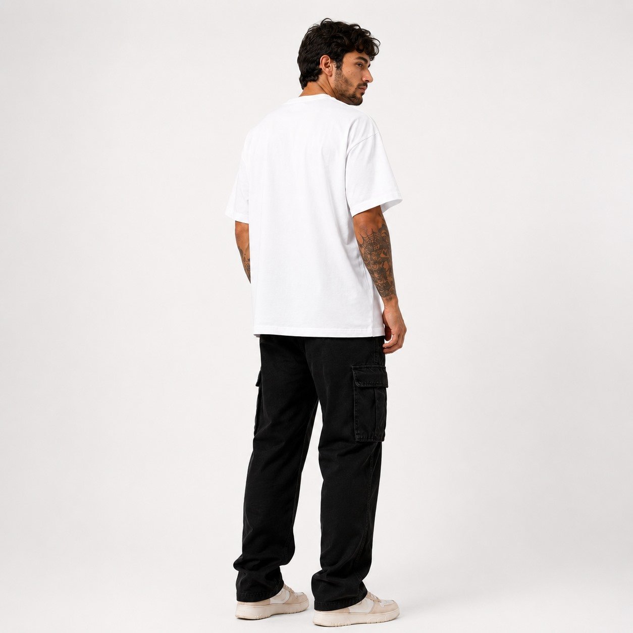 camiseta-oversized-masculina-branca-03-modelo-costas