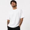 camiseta-oversized-masculina-branca-04-close-gola-ribana