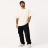 camiseta-oversized-masculina-off-02-modelo-frente-tres-quartos