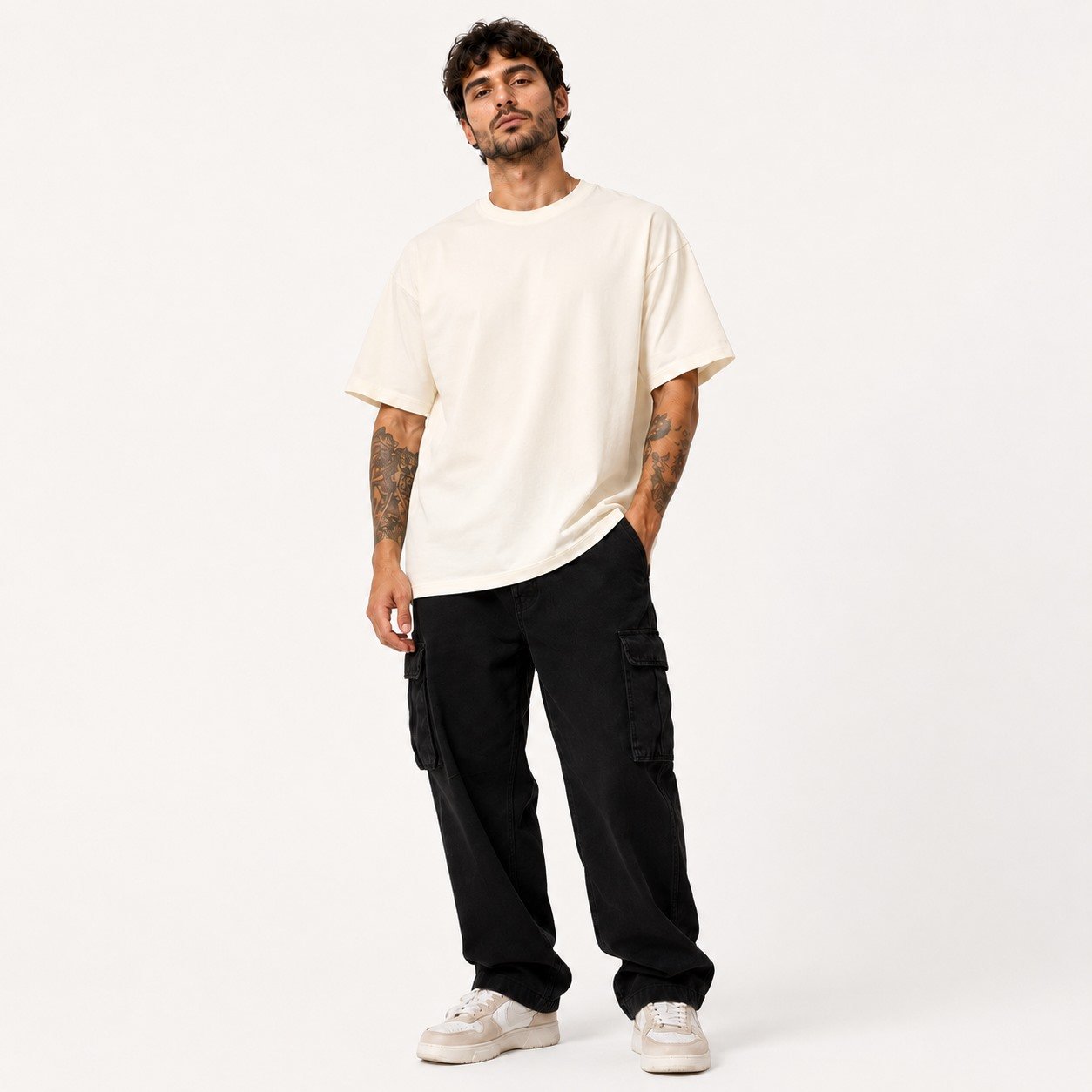 camiseta-oversized-masculina-off-02-modelo-frente-tres-quartos