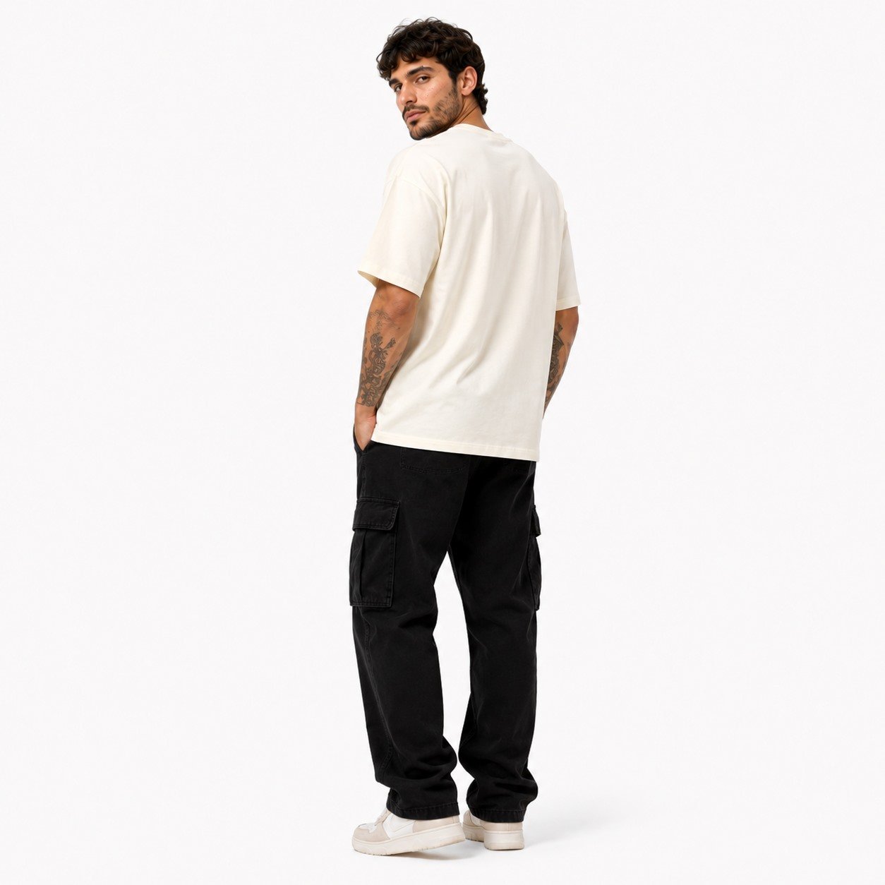 camiseta-oversized-masculina-off-03-modelo-costas