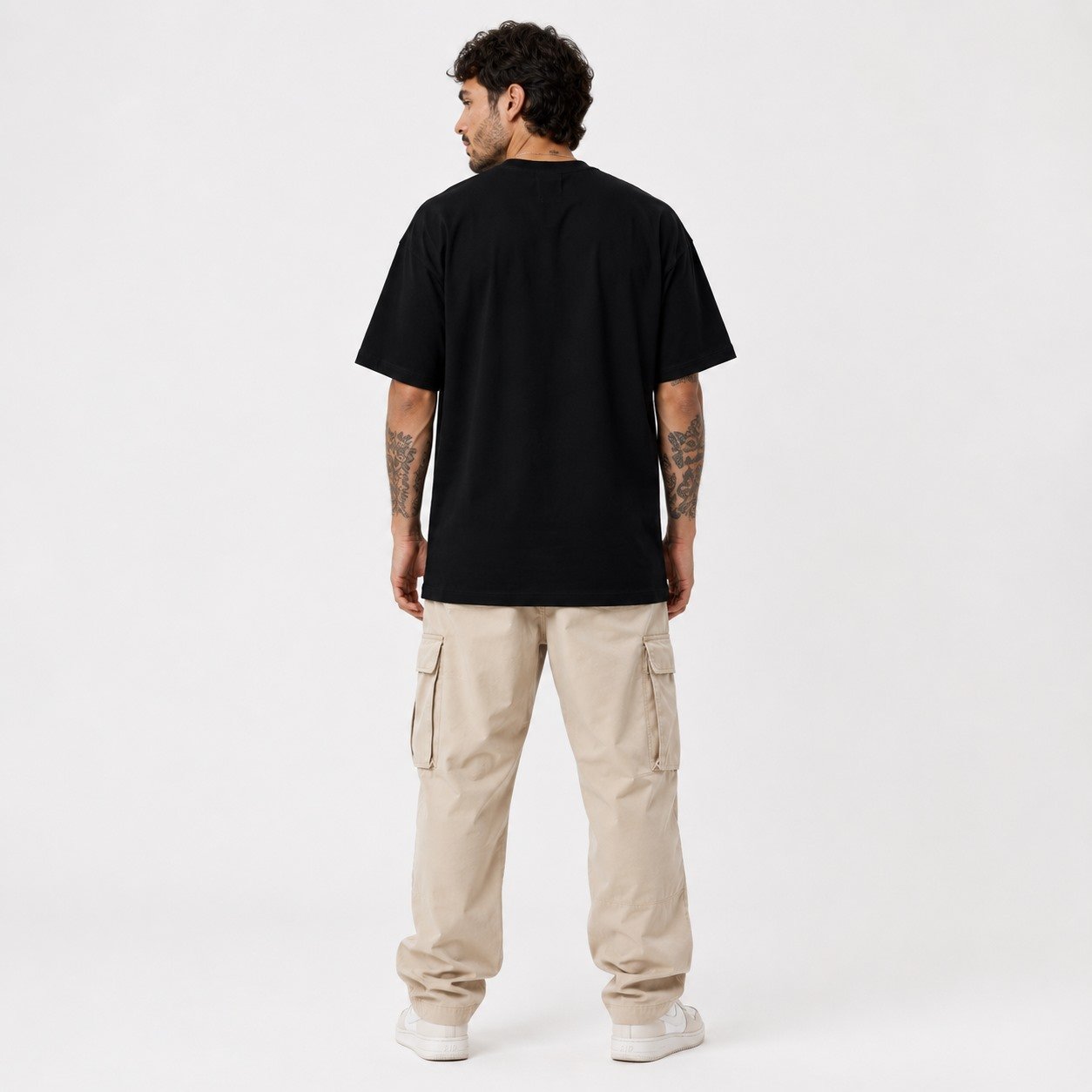 camiseta-oversized-masculina-preta-03-modelo-costas