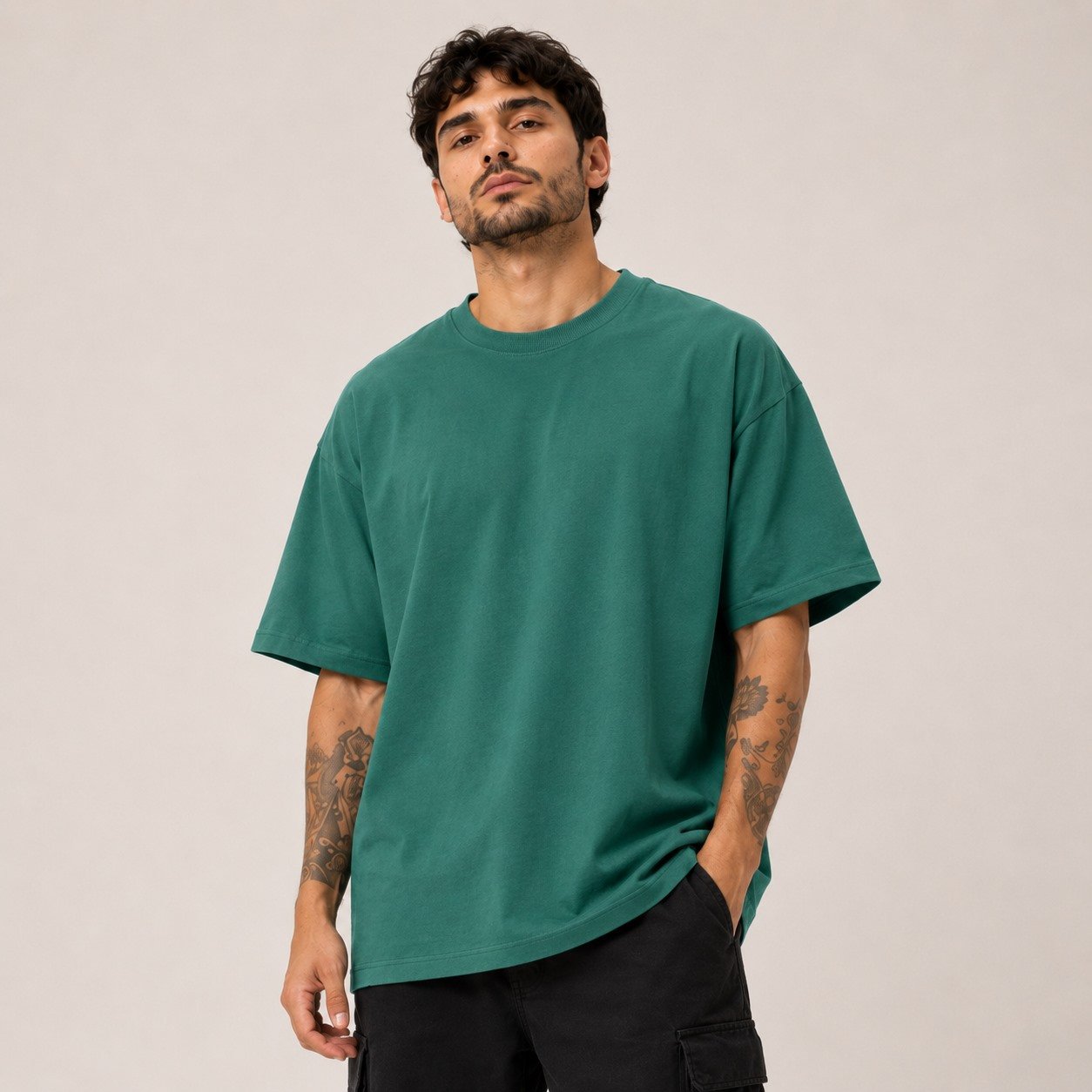 camiseta-oversized-masculina-verde-petroleo-04-close-gola-ribana