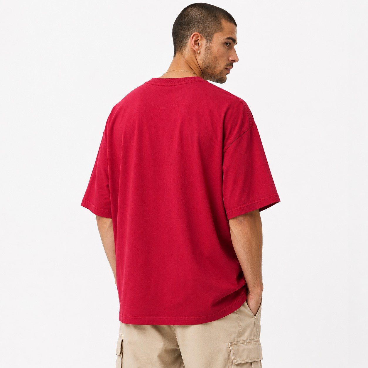 camiseta-oversized-masculina-vermelho-escuro-03-modelo-costas
