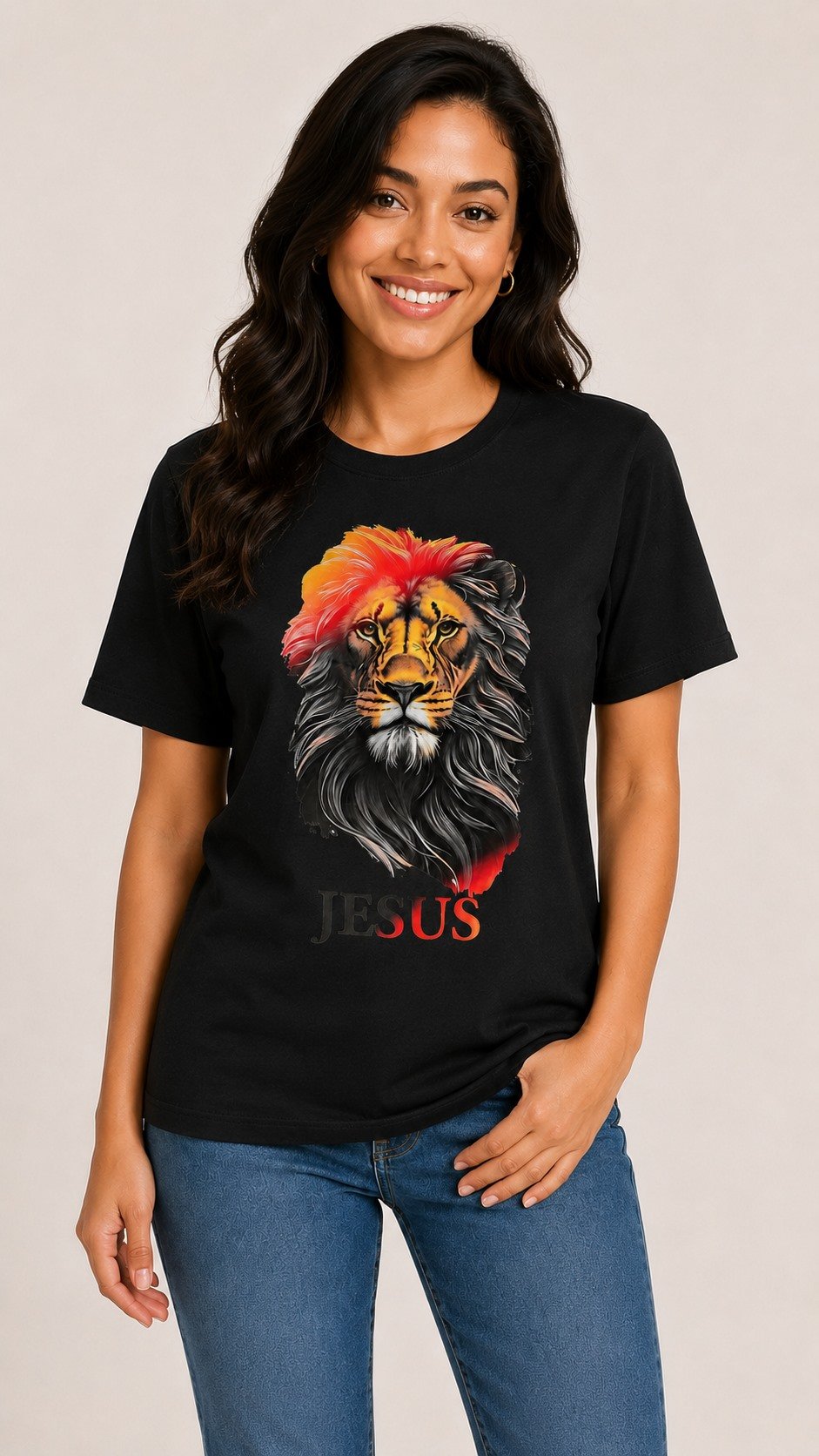 Kit 2 Camisetas Femininas Cristas - modelo com a camiseta Jesus Leao de Juda Kit 2 Camisetas Femininas Cristas - modelo com a camiseta Jesus Leao de Juda